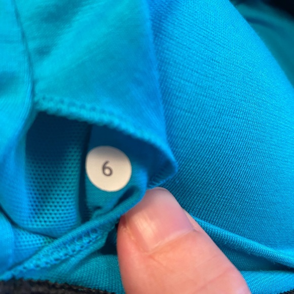 Lululemon Energy Bra. Black/teal - size 6 - Picture 2 of 3